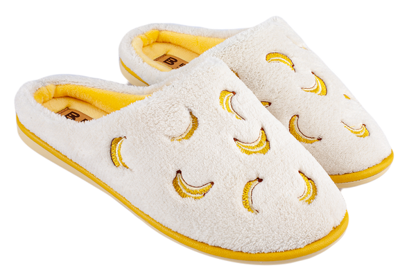 Женские закрытые тапочки БЕЛСТА из белой махры украшены Бананами - 1